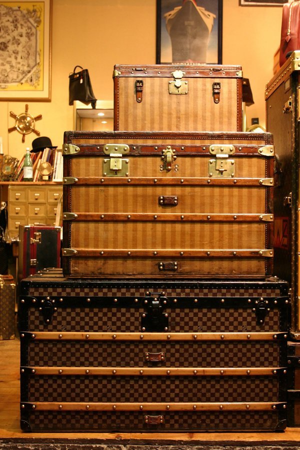 Coffee table Louis Vuitton trunk - Des Voyages - Recent Added Items -  European ANTIQUES & DECORATIVE