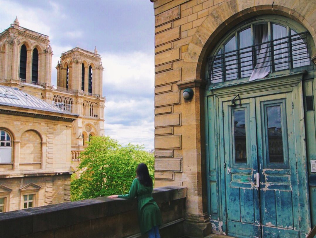 wandering-through-the-oldest-and-emptiest-hospital-in-paris